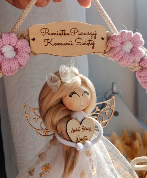 Anioł Stróż na Pierwszą Komunię Świętą róż, włosy jasny blond