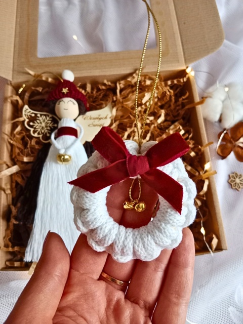 Anioł Wesołych świąt+ dwie bombeczki
