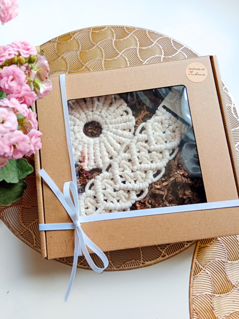 Box prezentowy dla nauczyciela podkładka kwiatek + zakładka beż