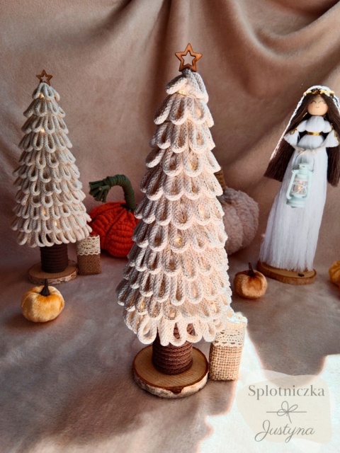 Choinka Beżowa ze złotą nitką, stojąca z LED