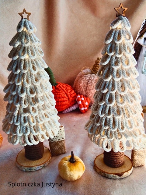 Choinka Beżowa ze złotą nitką, stojąca z LED