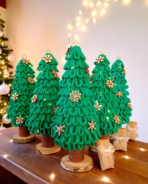 Choinka Szmaragdowa zieleń, stojąca z LED