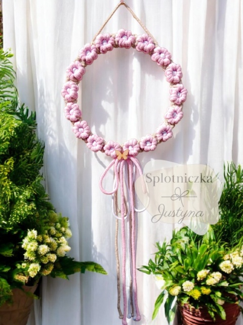 Wianek w kolorze pastelowego różu